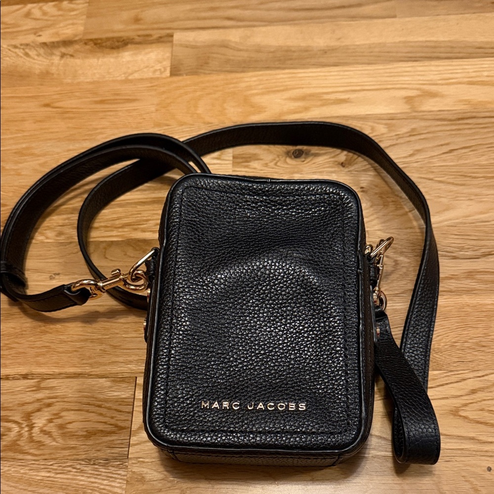 Marc Jacobs Textured Black pebbled Leather Crossbody